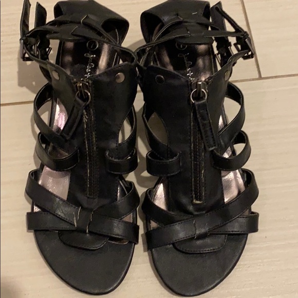 Jules & James Wedge Sandals - Picture 2 of 4